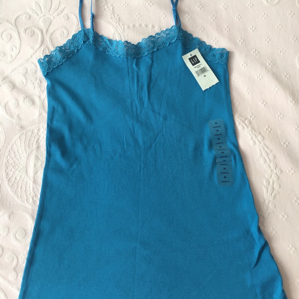 Gap lace top
